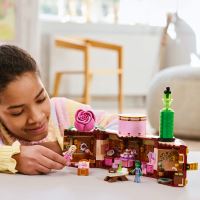 LEGO® Wicked 75683 Studentská kolej Glindy a Elphaby (3)