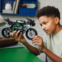 LEGO® Technic 42170 Kawasaki Ninja H2R Motorcycle (1)