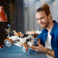 LEGO® Technic 42182 Lunární průzkumné vozidlo NASA Apollo - LRV (1)