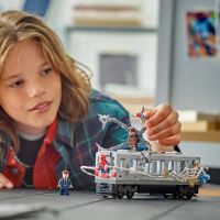 LEGO® ǀ Marvel 76321 Spider-Man vs. Doc Ock: Scéna v metru (1)