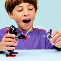 LEGO® ǀ Marvel 76337 Robot Milese Moralese vs. Spider-Man 2099 (1)